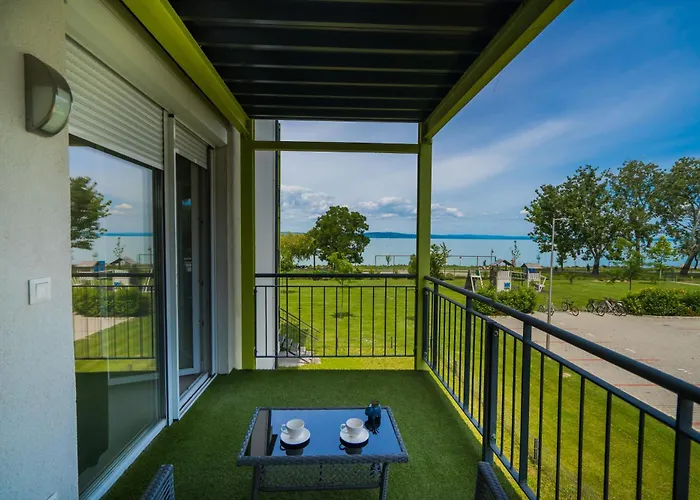 Silver Wave Apartment *